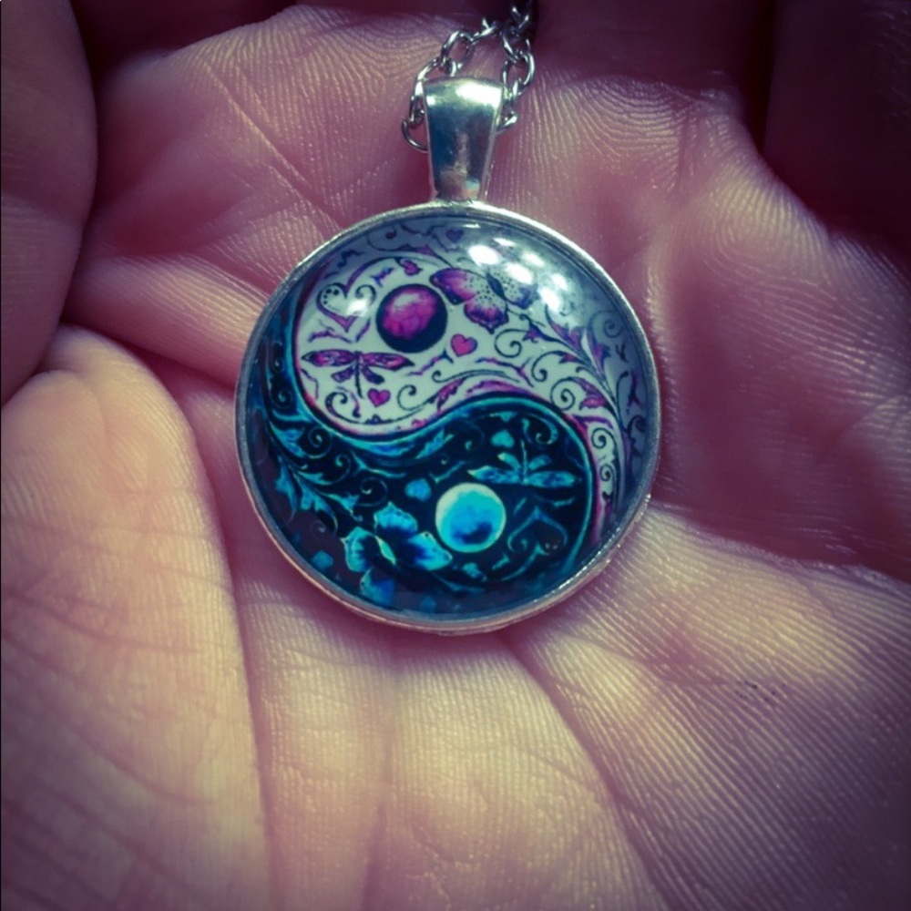 Ying Yang Tibet Silver Cabochon Butterfly Necklace - Picture 7 of 8